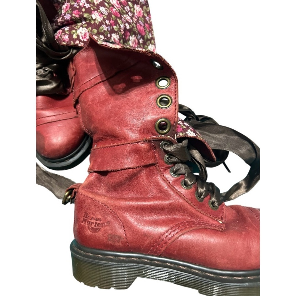 Dr. Martens, Triumphant Boots with Floral Fold-Over - Picture 3 of 12
